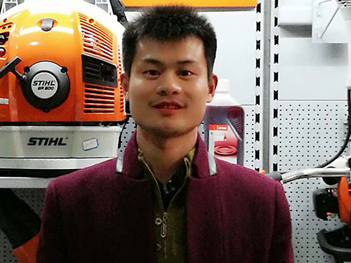 李朋